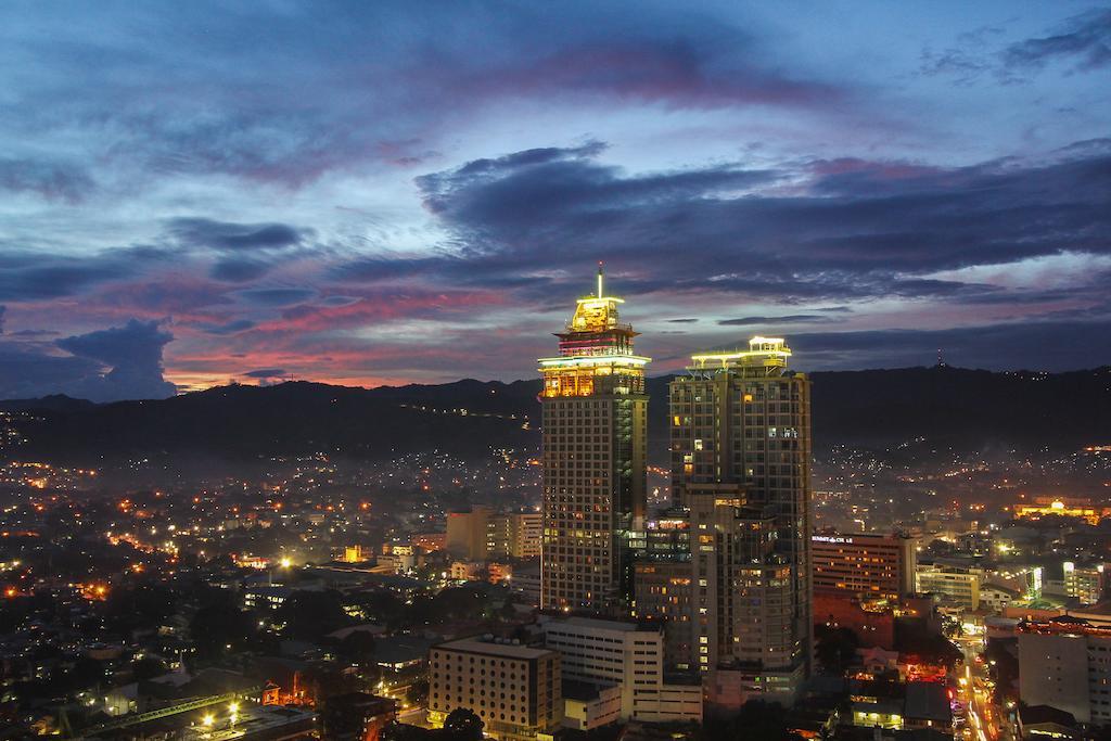 Crown Regency Hotel & Towers Cebu Eksteriør billede